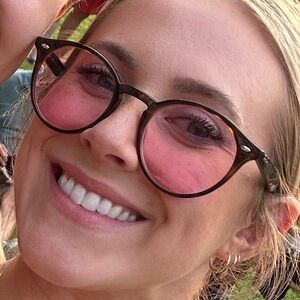 Ray-Ban RB2180
RoundTortoiseSunglasses
Pink tinted lenses